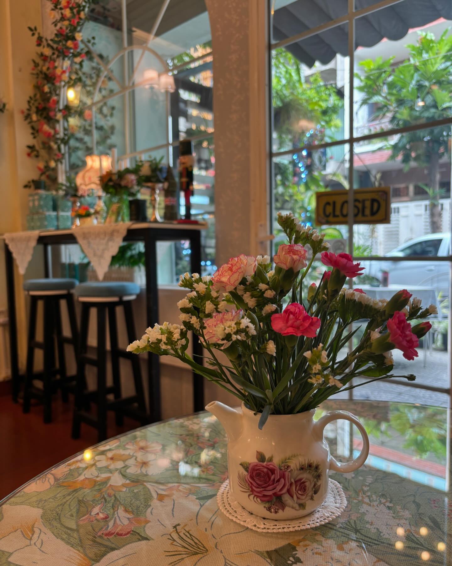 Was walking by and stumbled upon The Windsor Tea House in Da Nang! ✨ 
Who wants join me for some afternoon Tea and Crumpets? 🤣
Cozy vibes with chandeliers and comfy chairs from grandmas house. Plus, their passion fruit cheesecake and scones are delicious!
#DaNangSurprise #TeaTimeTreats #TheWindsorTeaHouse