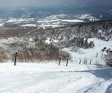 Snow skiing Japan 