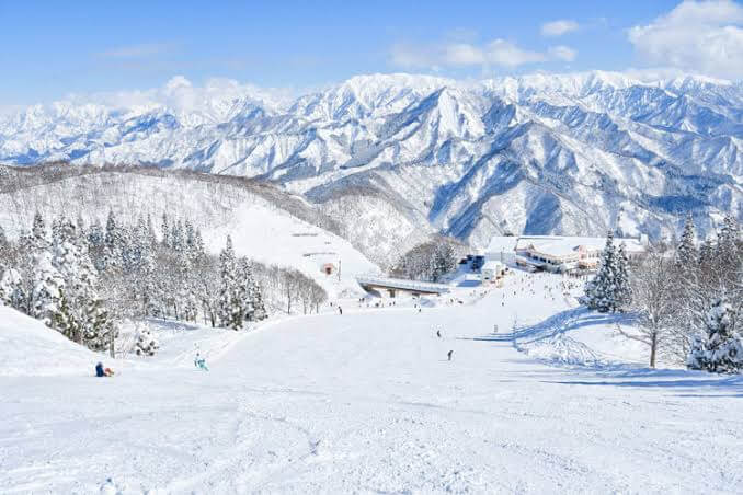 Top snowboarding areas near Tokyo