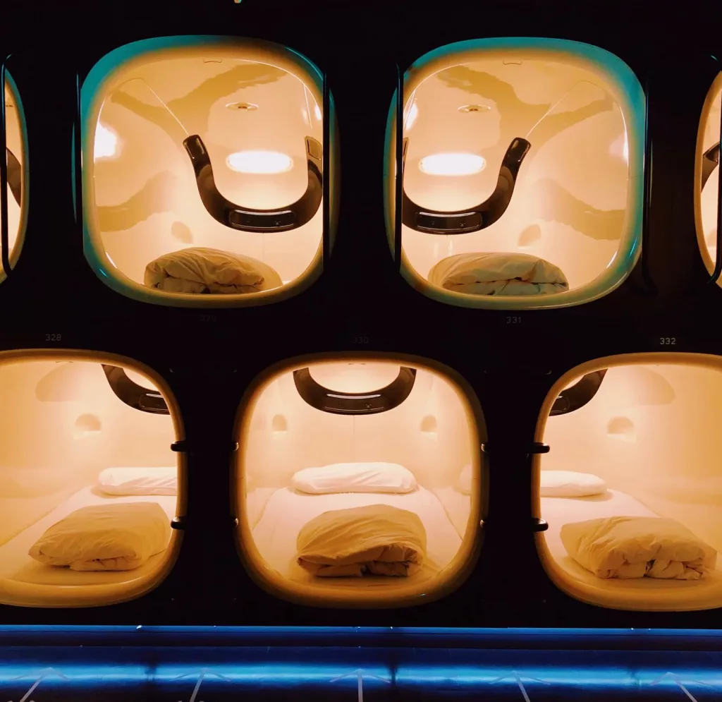 Capsule hotel 