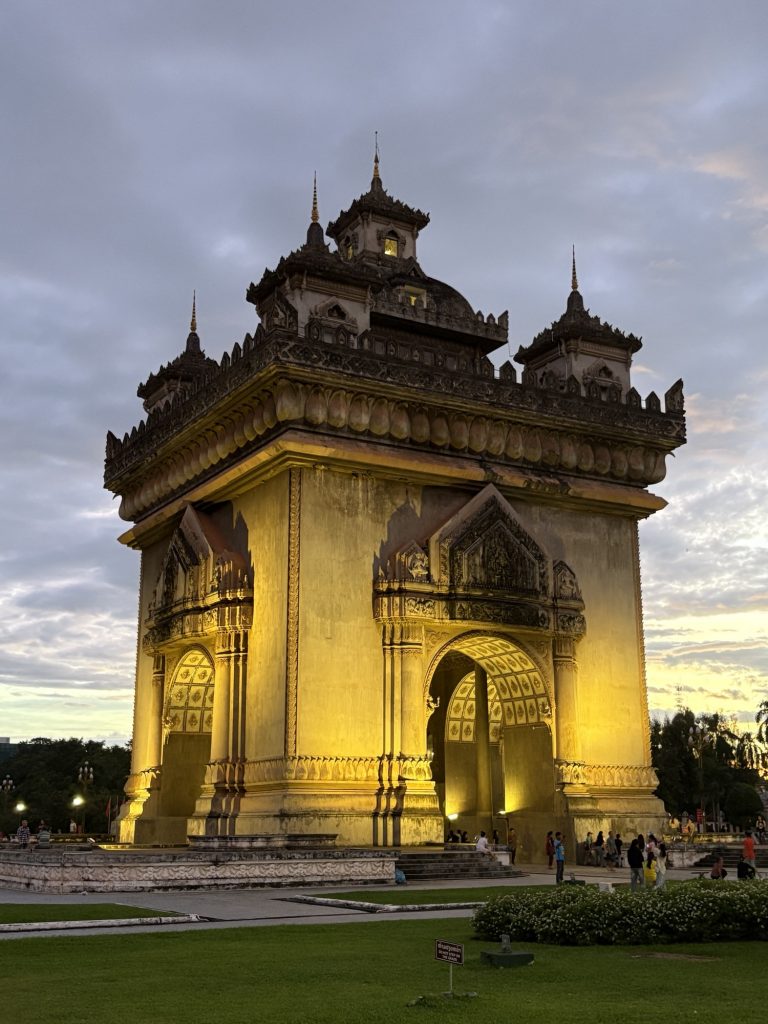 Patuxai Victory Monument
