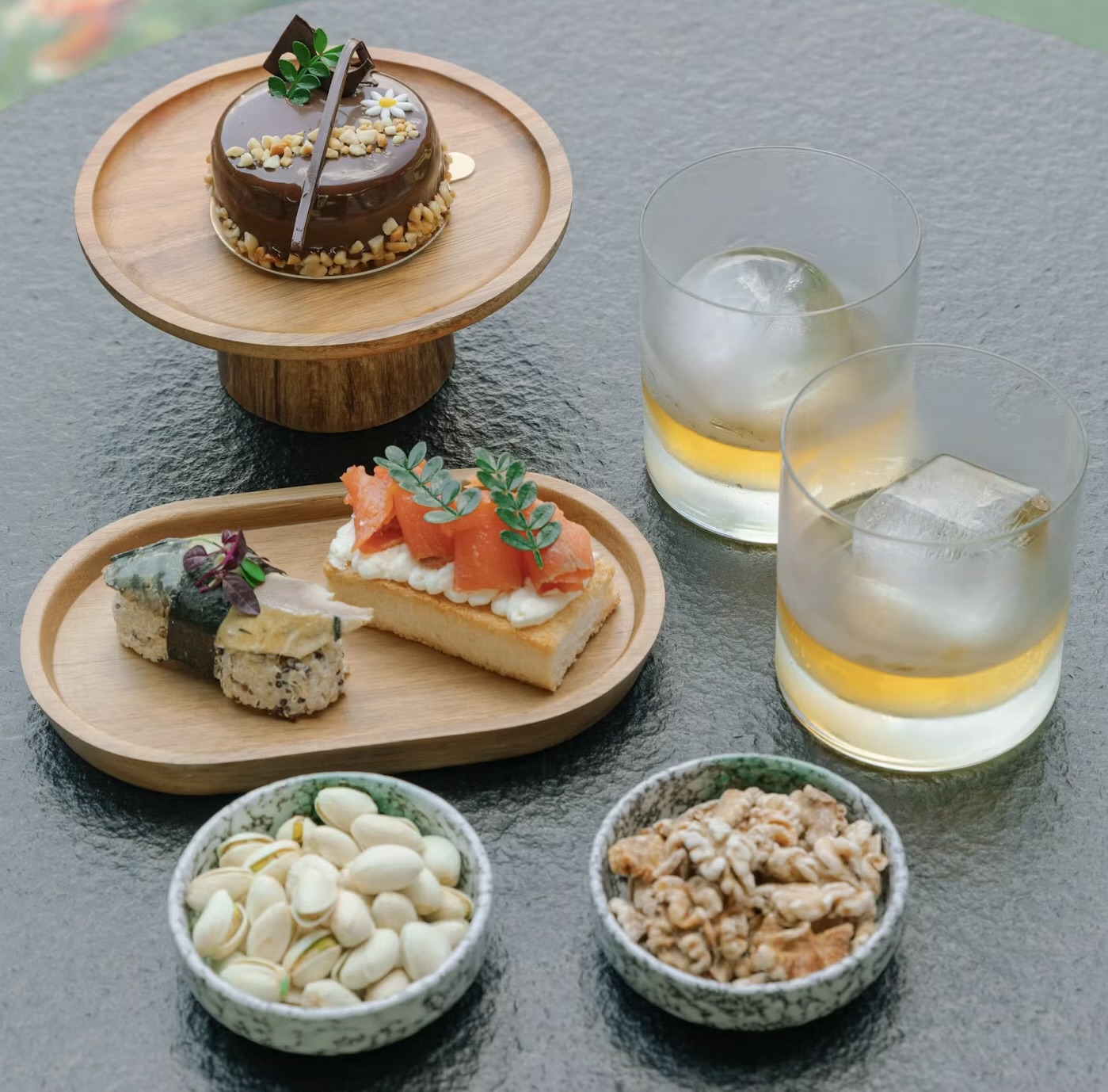 Complimentary Dining and Lounge Rewards